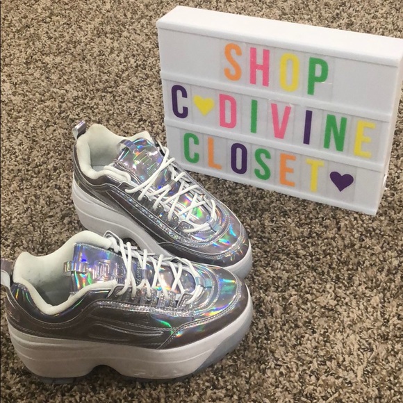 fila disruptor hologram